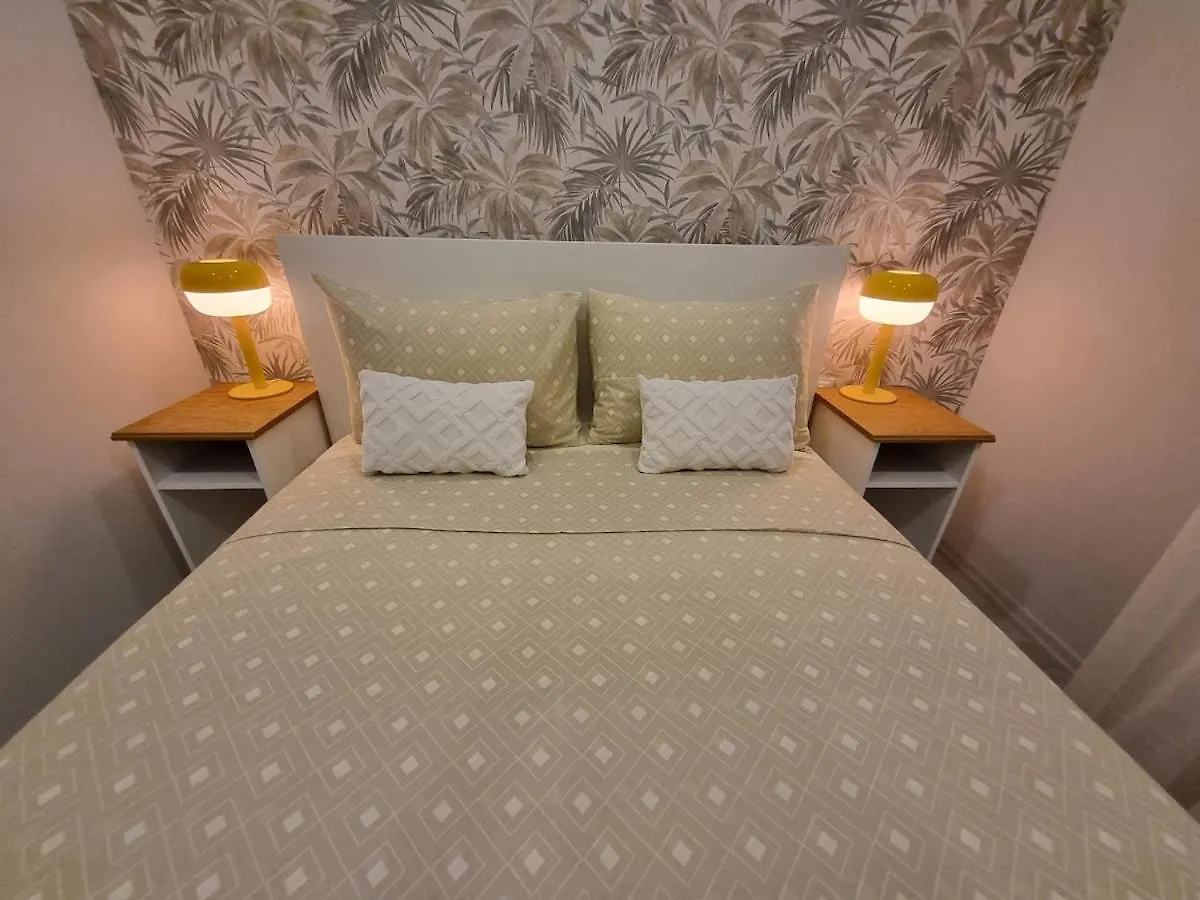 Central Location 2 Bedroom Apt Antalya 0*,